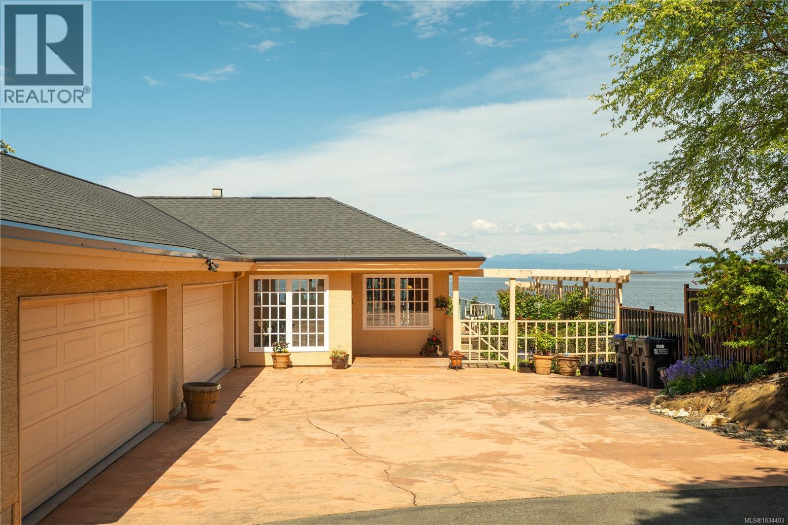 3097 Dolphin Dr - 71