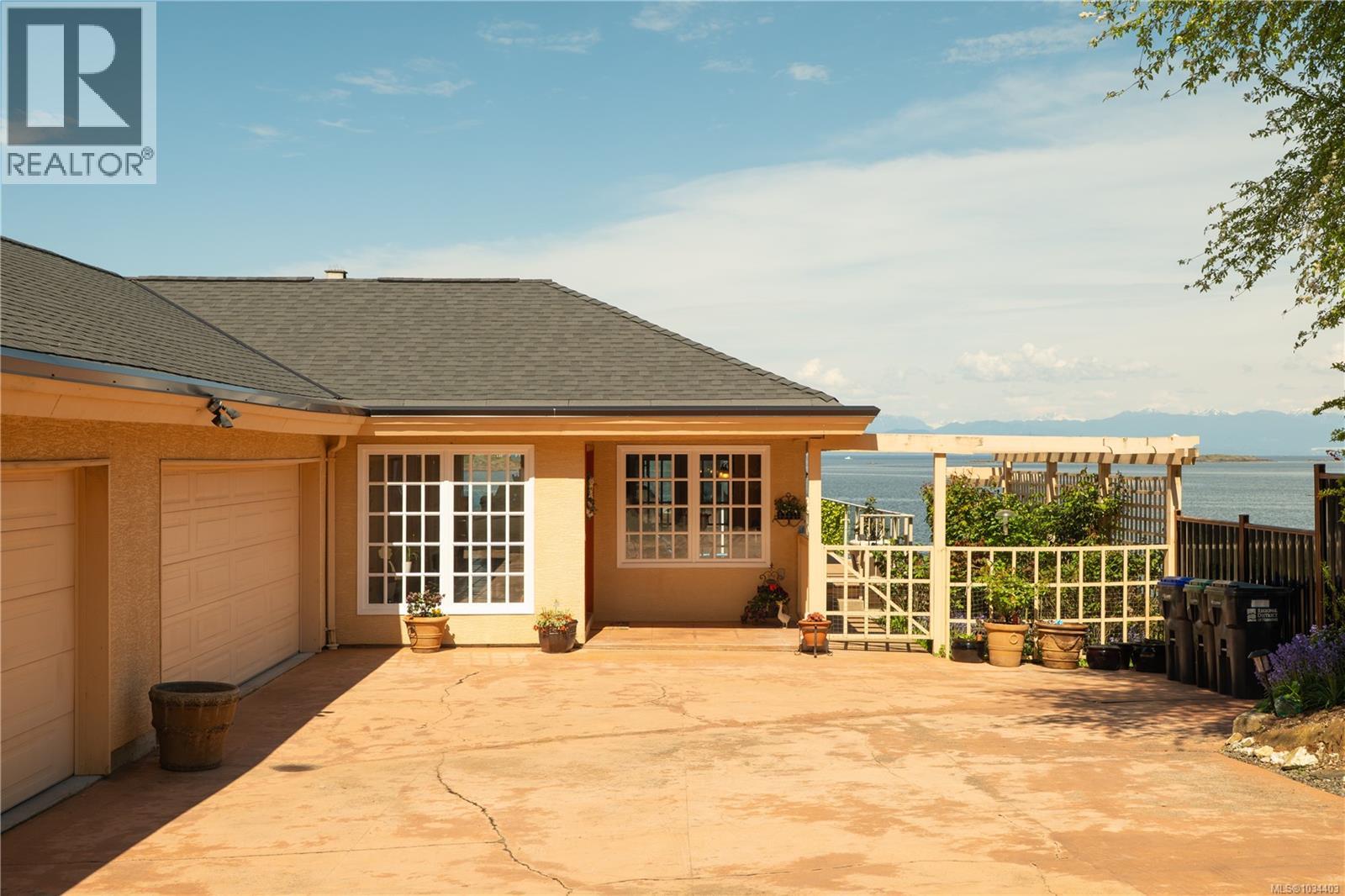3097 Dolphin Dr - 72