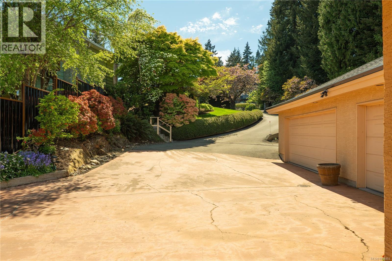 3097 Dolphin Dr - 73