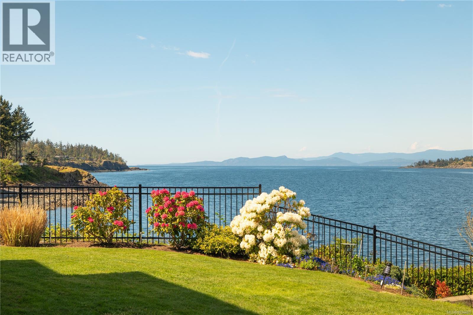 3097 Dolphin Dr - 82