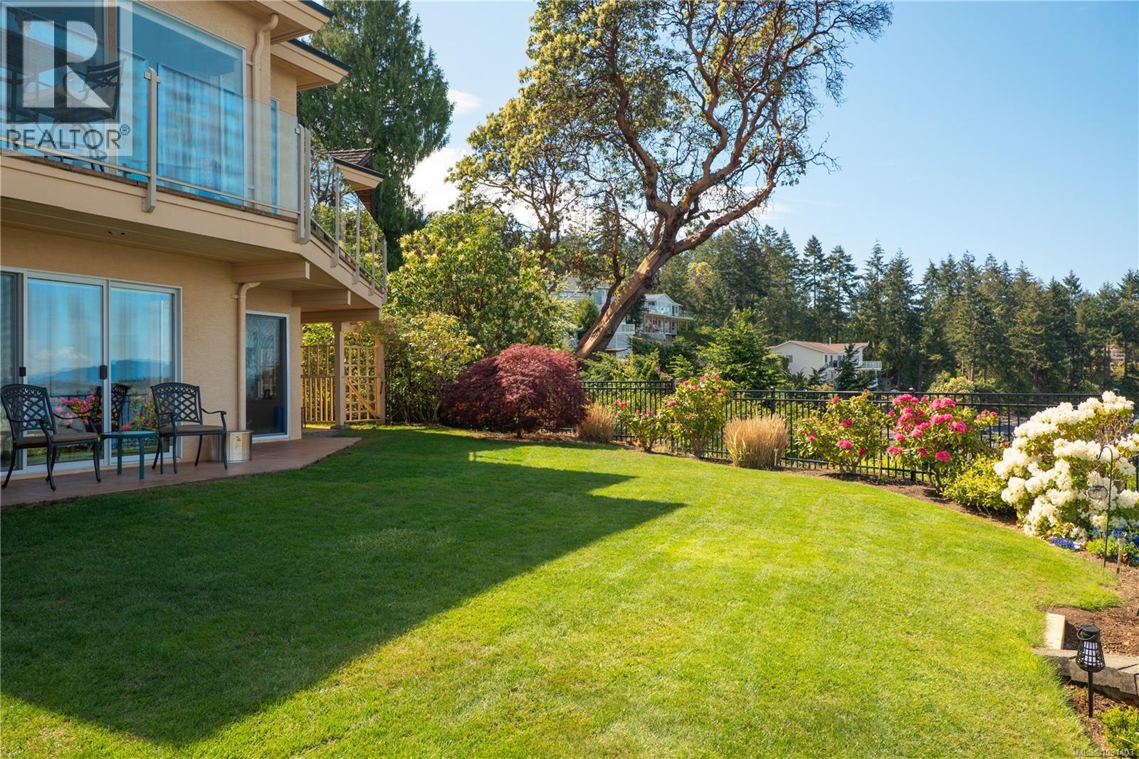 3097 Dolphin Dr - 84