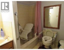 Full bathroom - 2565 3a Highway, Castlegar, BC V1N4P5 Photo 9