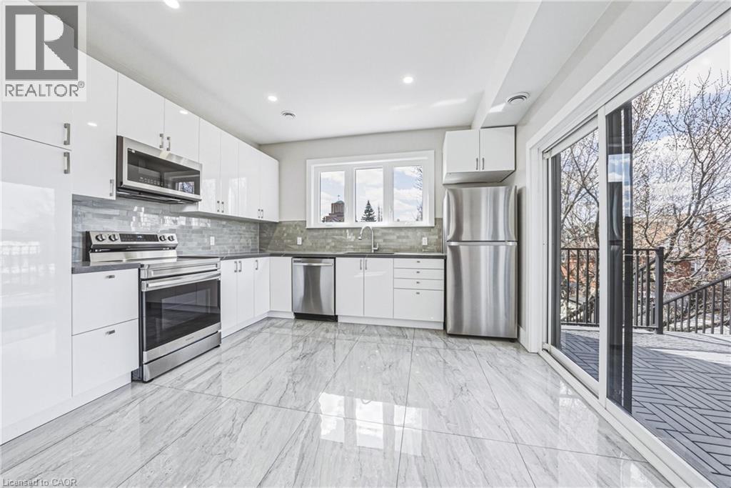 68 VANSITMART Avenue, Hamilton, Ontario, L8H3A5 — Photo 8