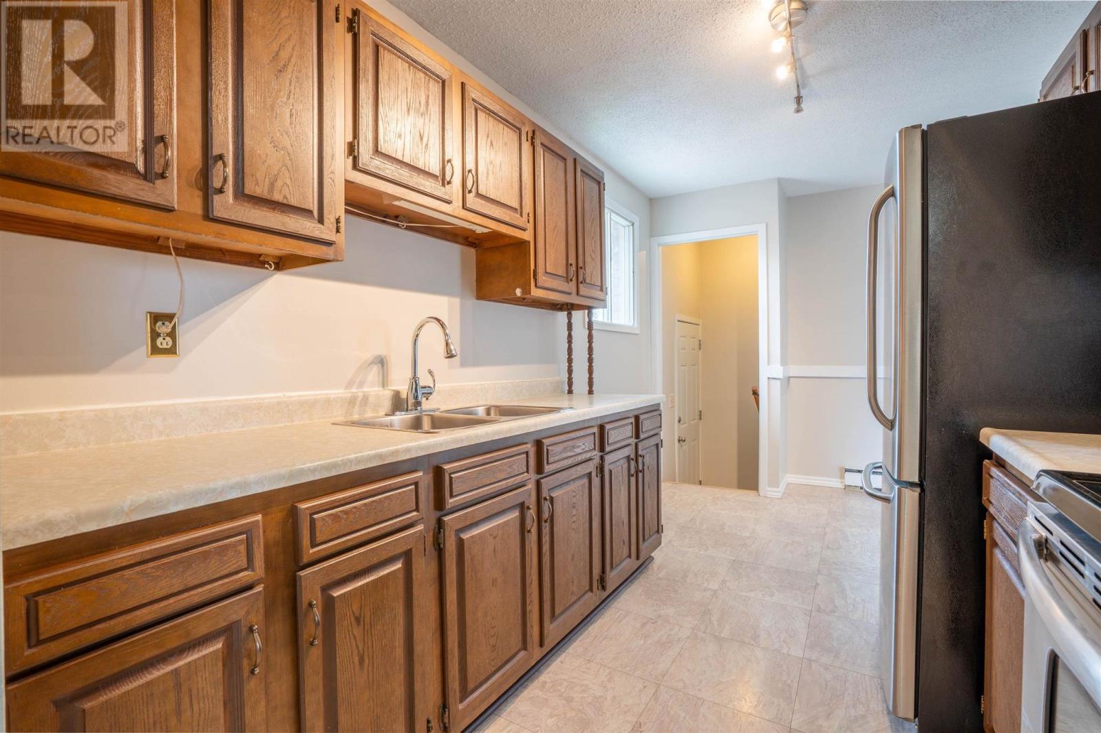 109 Pozzebon CRES, Sault Ste. Marie, Ontario, P6C6B4 — Photo 9