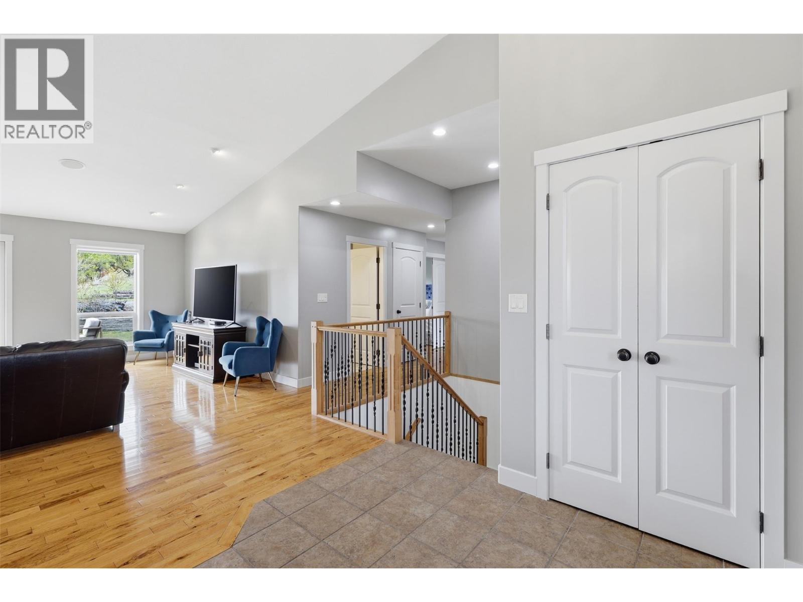 2001 HUGH ALLAN Drive - 27