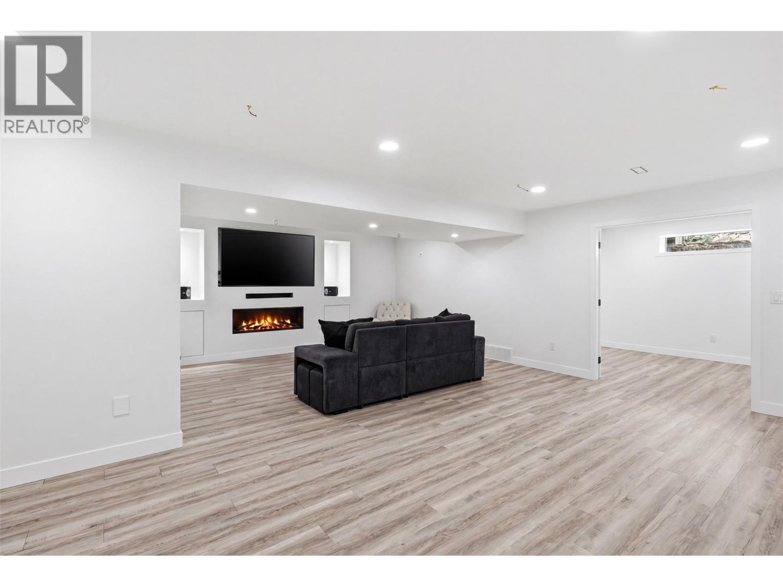 2001 HUGH ALLAN Drive - 49