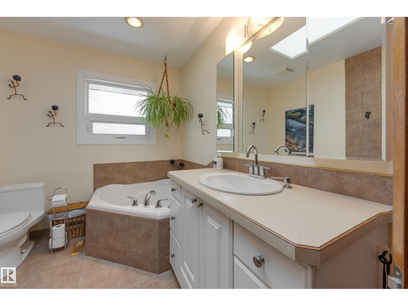9503 77 ST NW, Edmonton