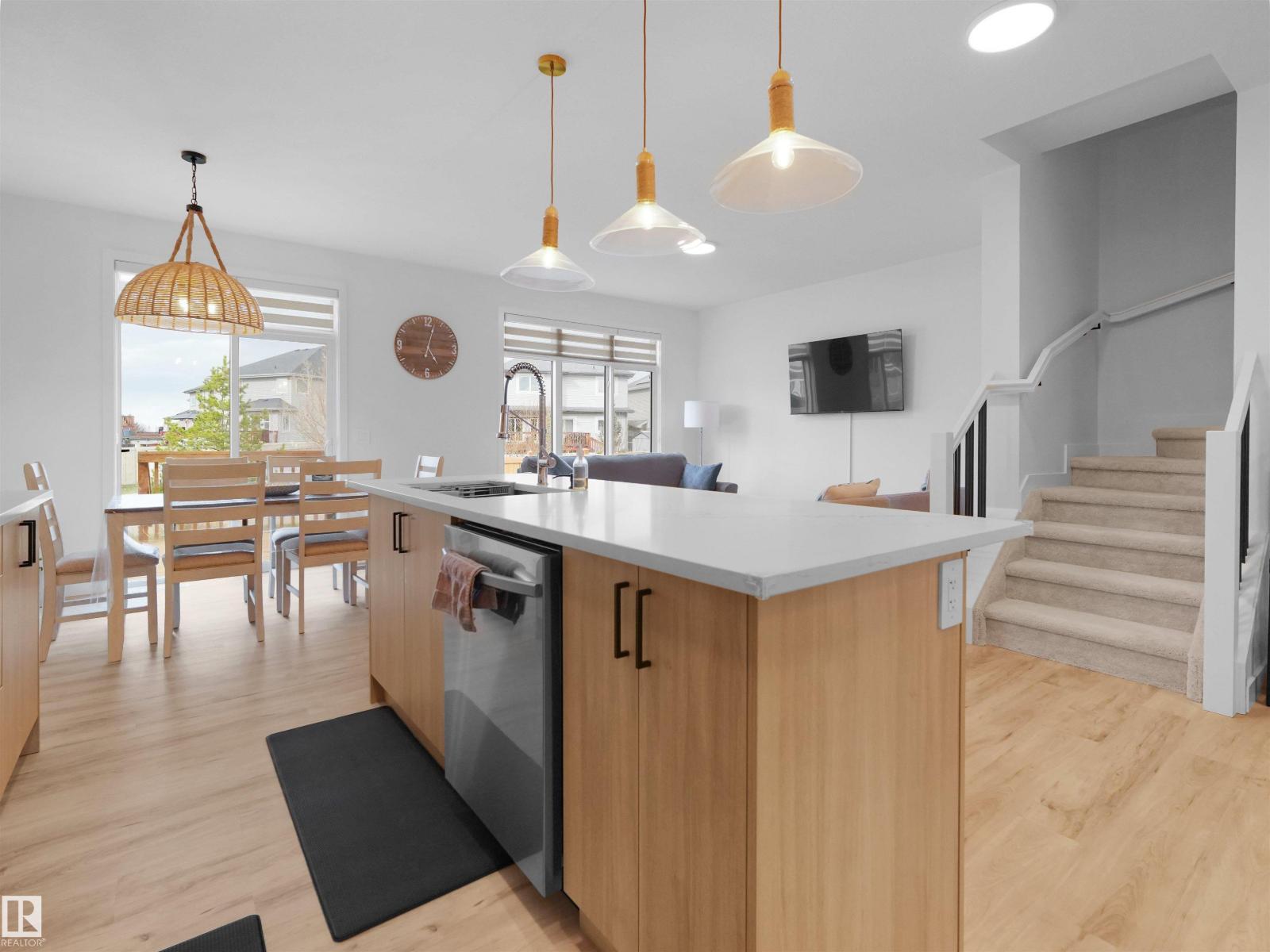 16252 19 AV SW, Edmonton