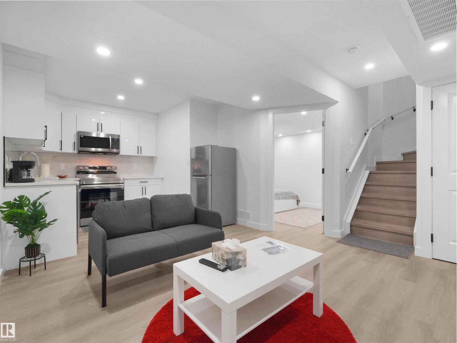 16252 19 AV SW, Edmonton