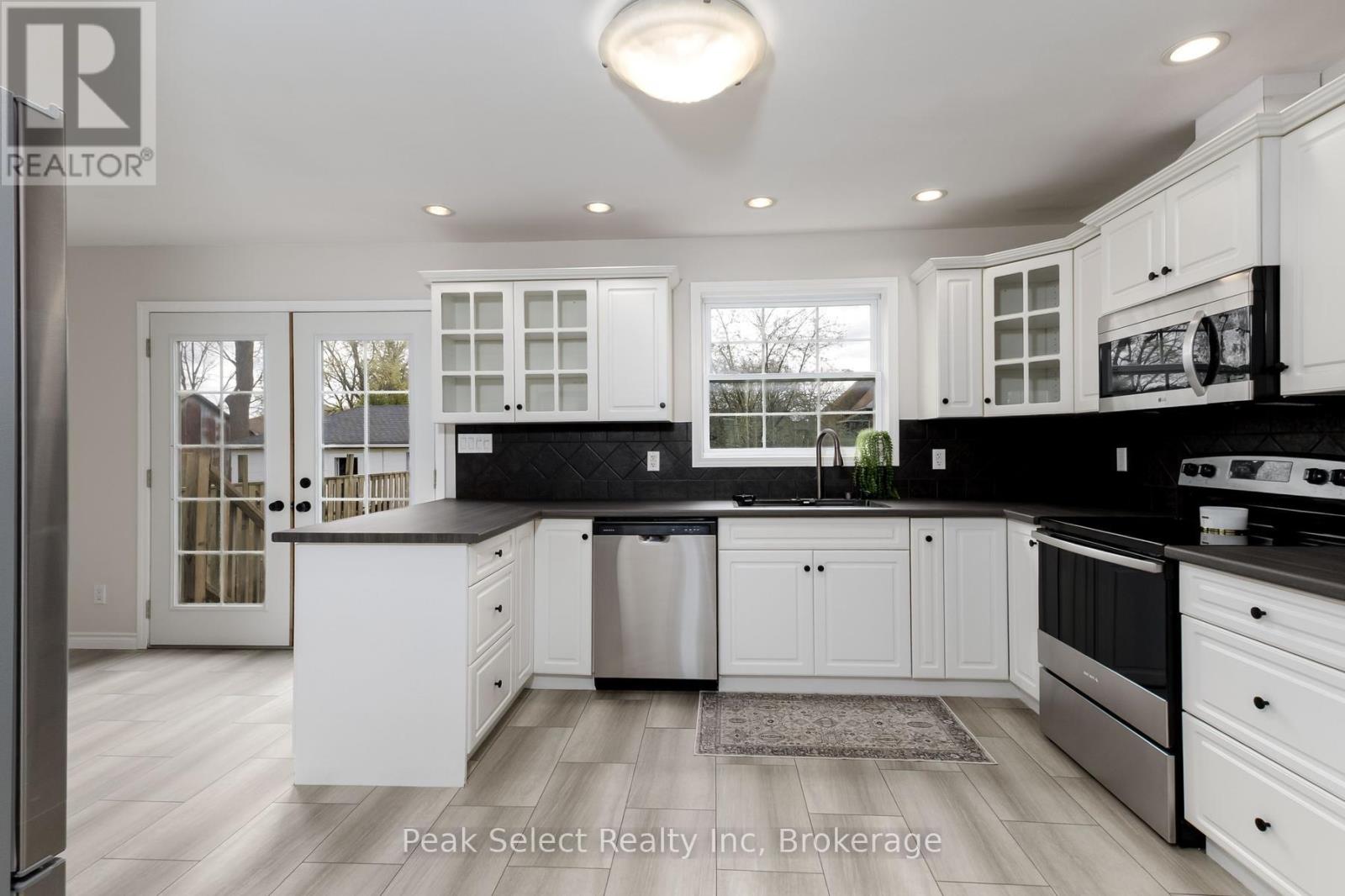 202 QUEEN STREET W - 7