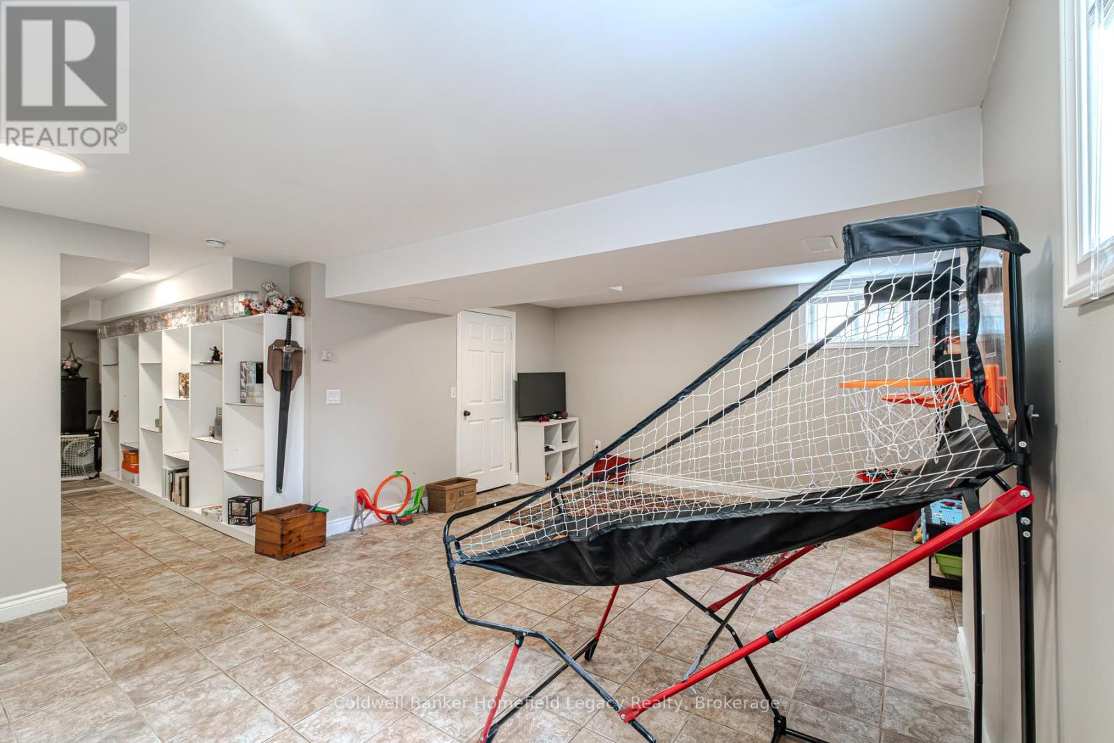 255 WATER STREET S - 19