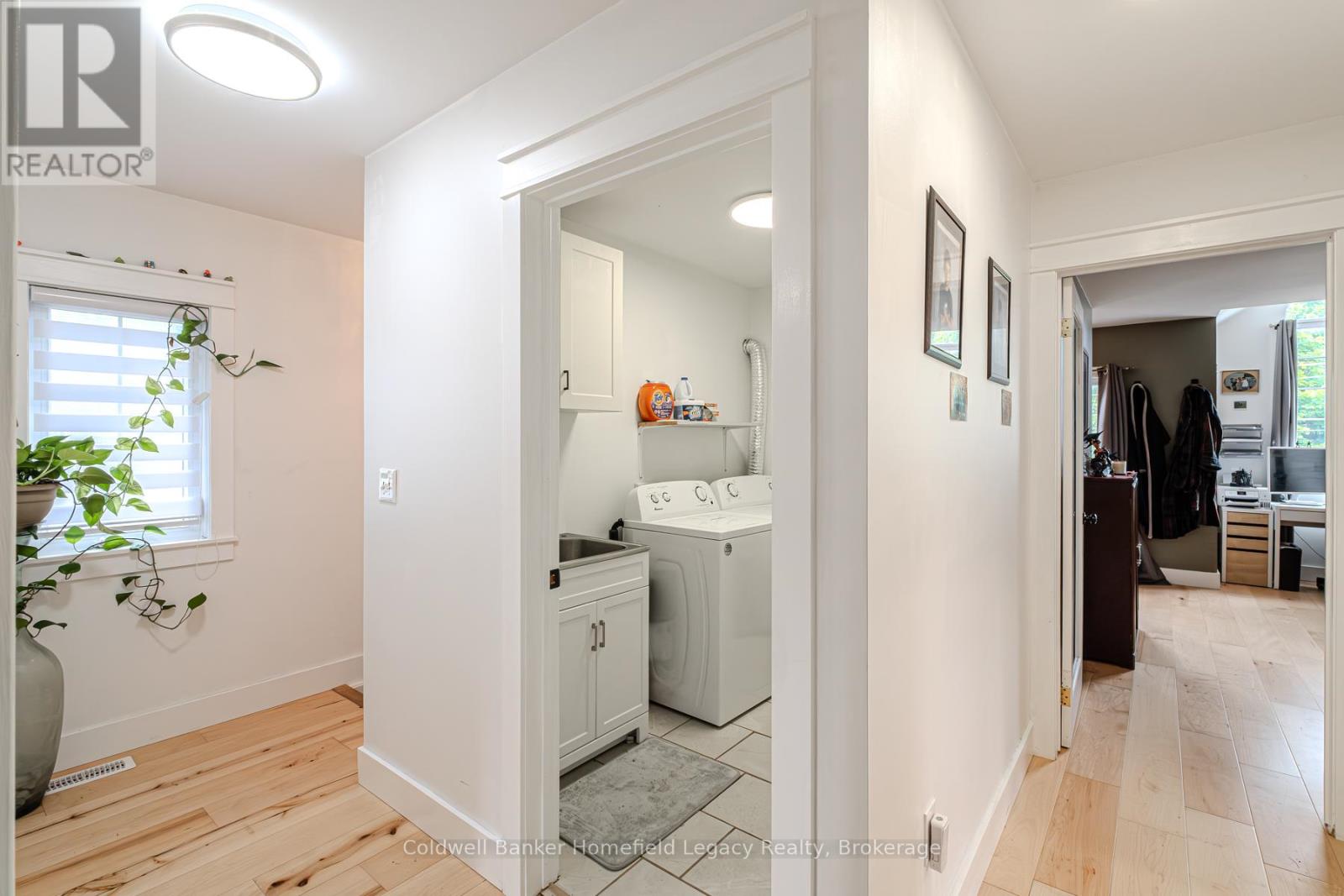255 WATER STREET S - 21