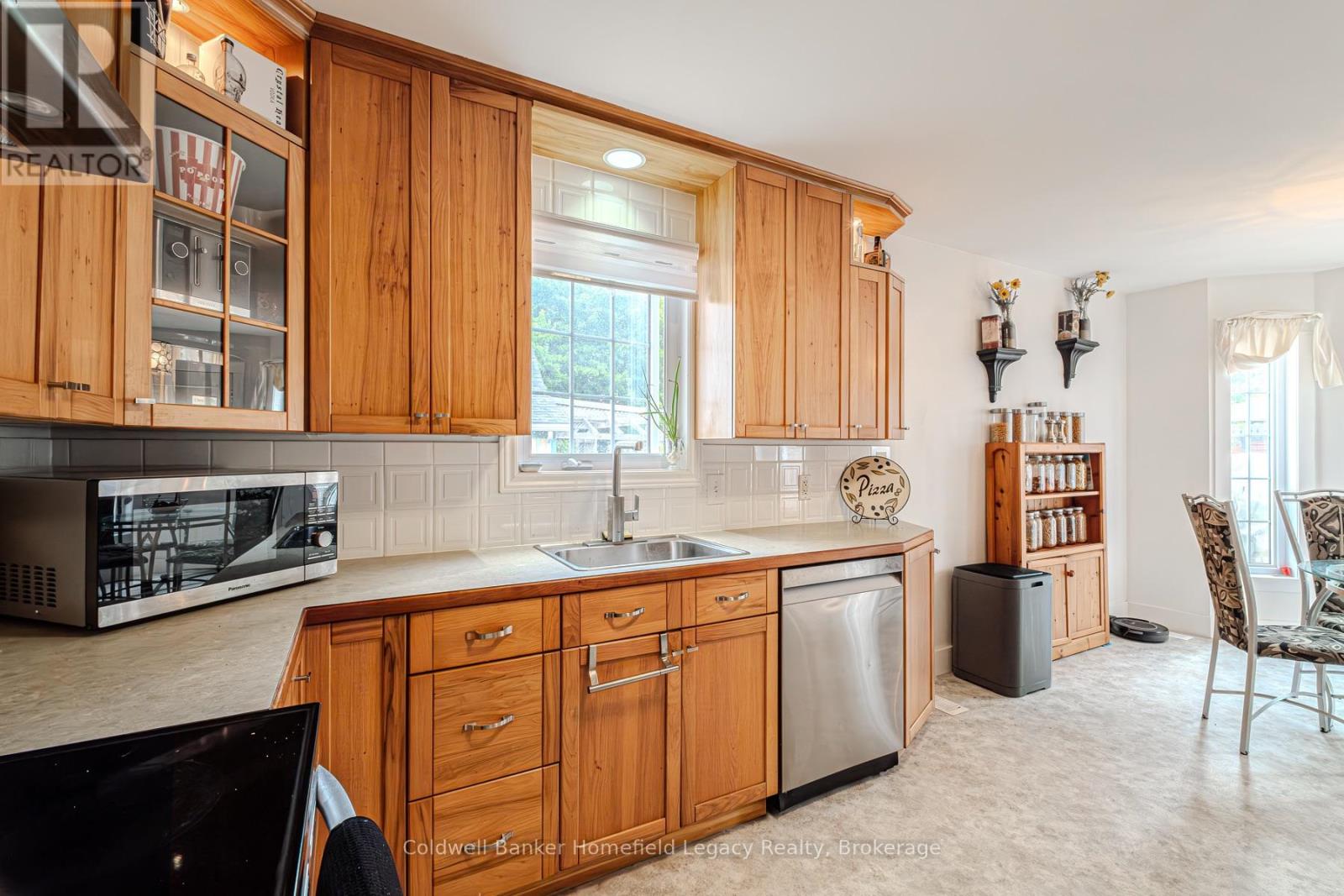 255 WATER STREET S - 32