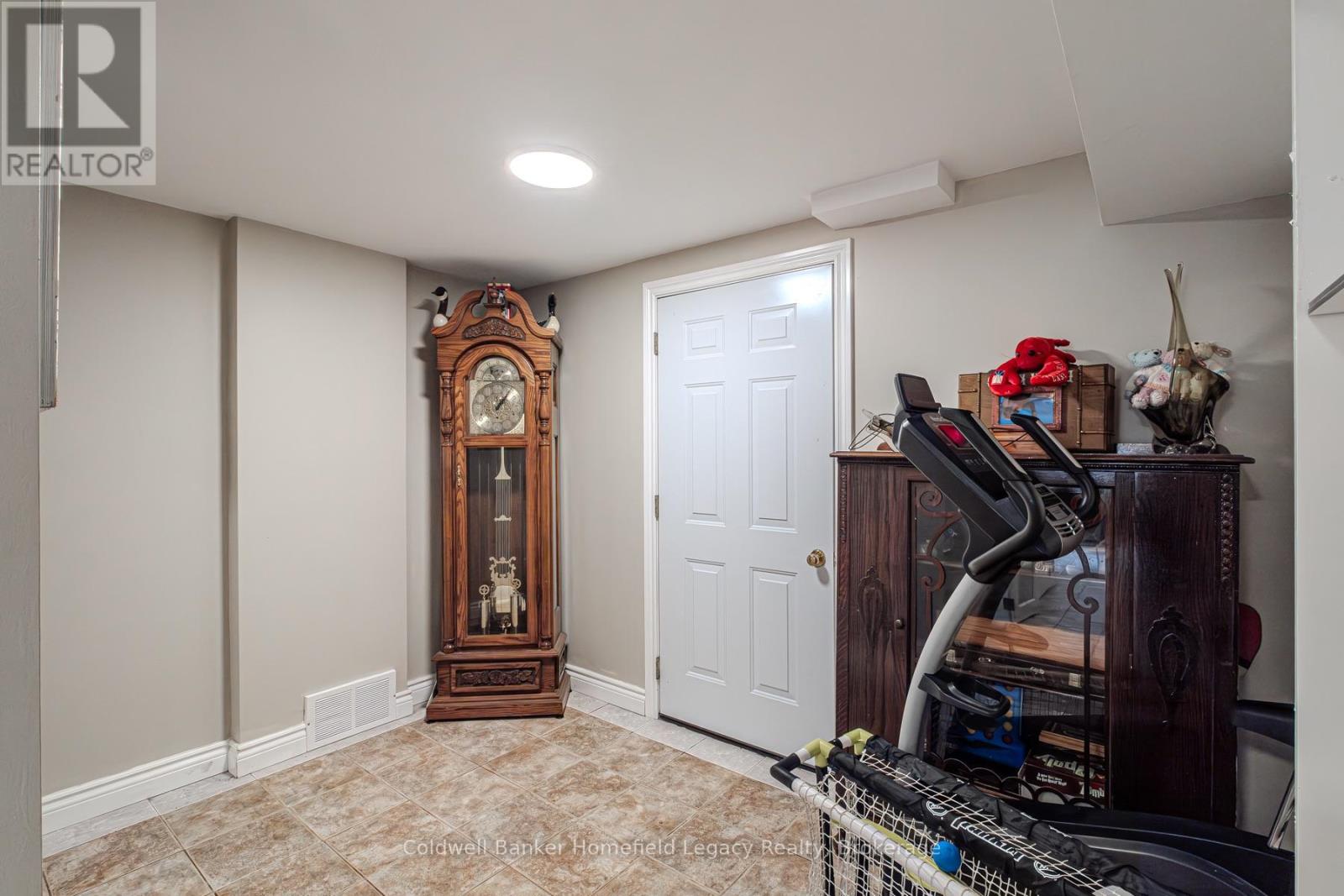 255 WATER STREET S - 34