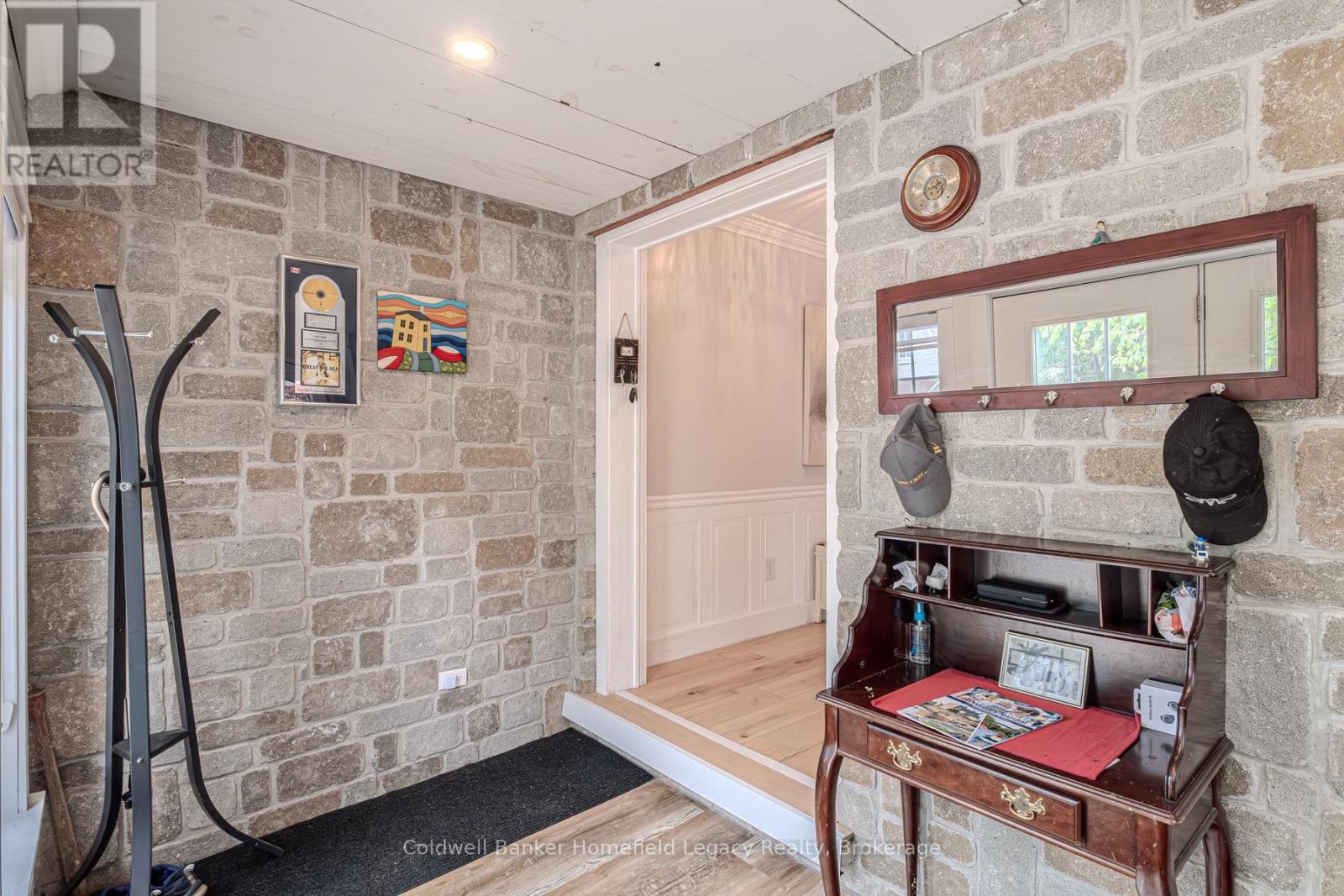 255 WATER STREET S - 40