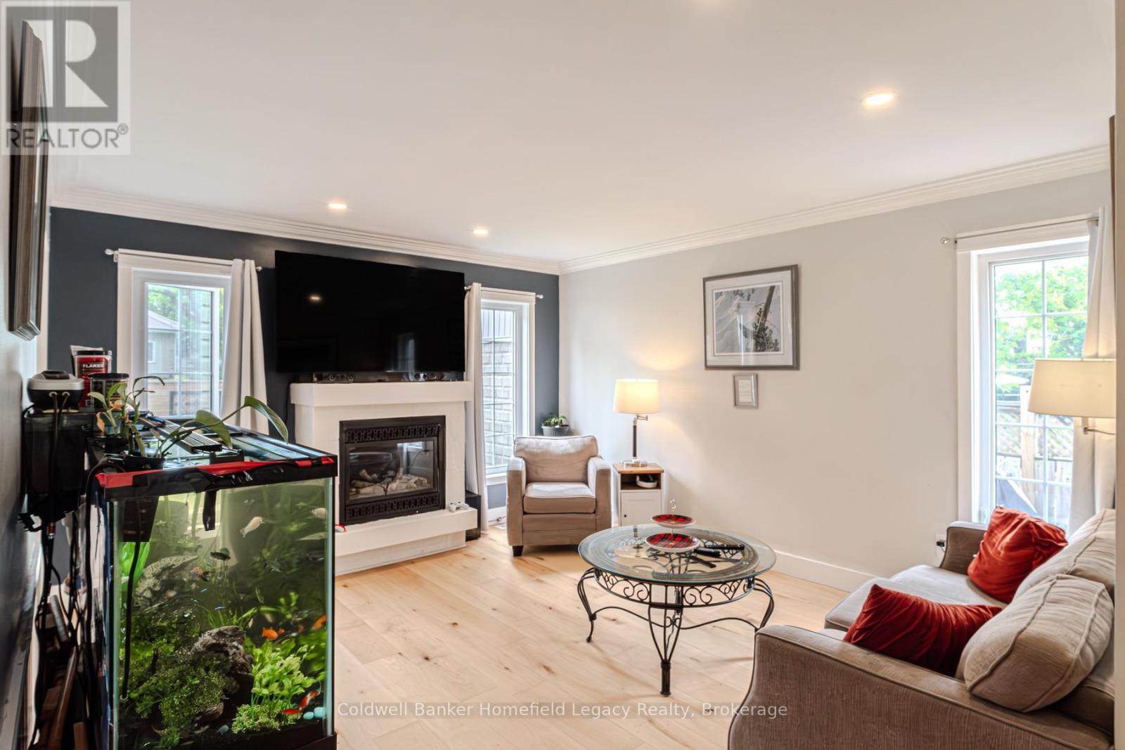 255 WATER STREET S - 45