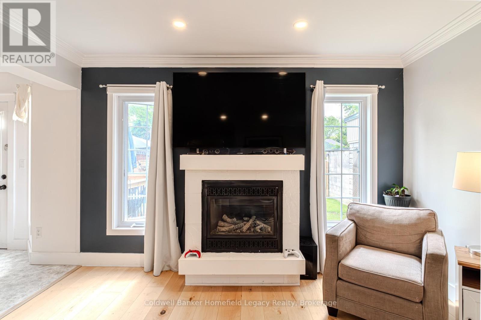 255 WATER STREET S - 46