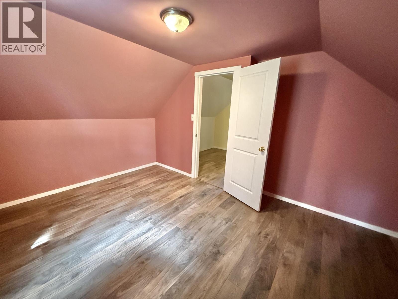 678 DICK ROAD - 20