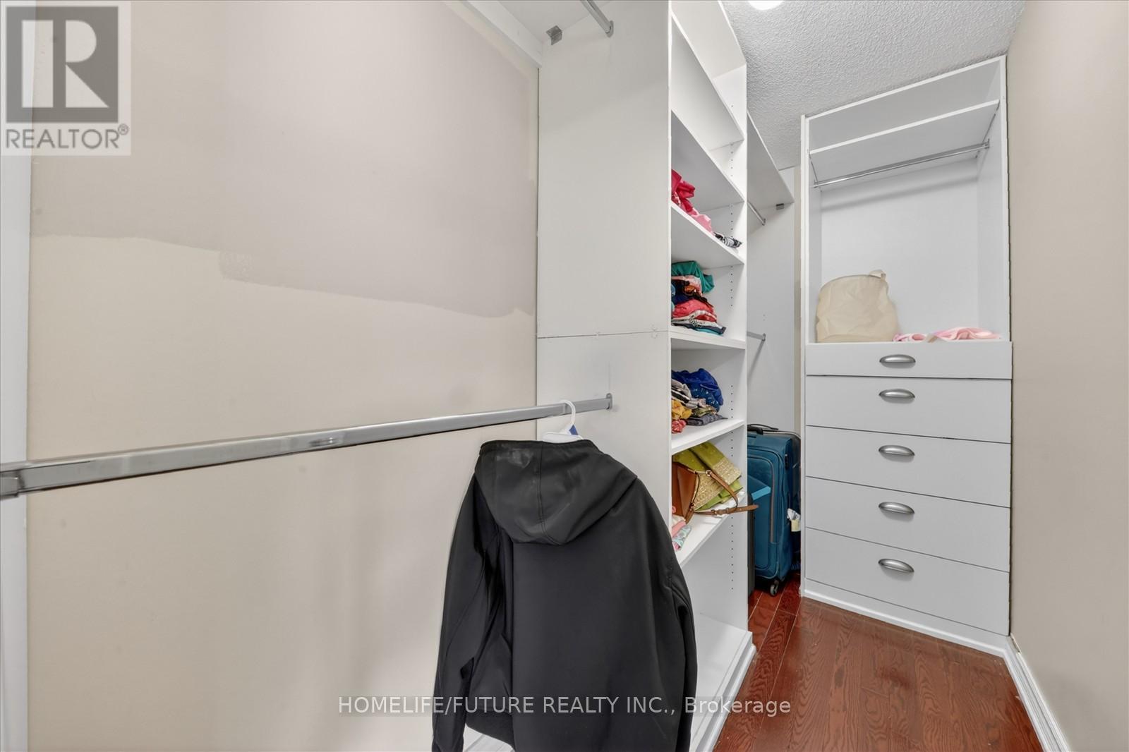 24 TURTLEDOVE GROVE - 32