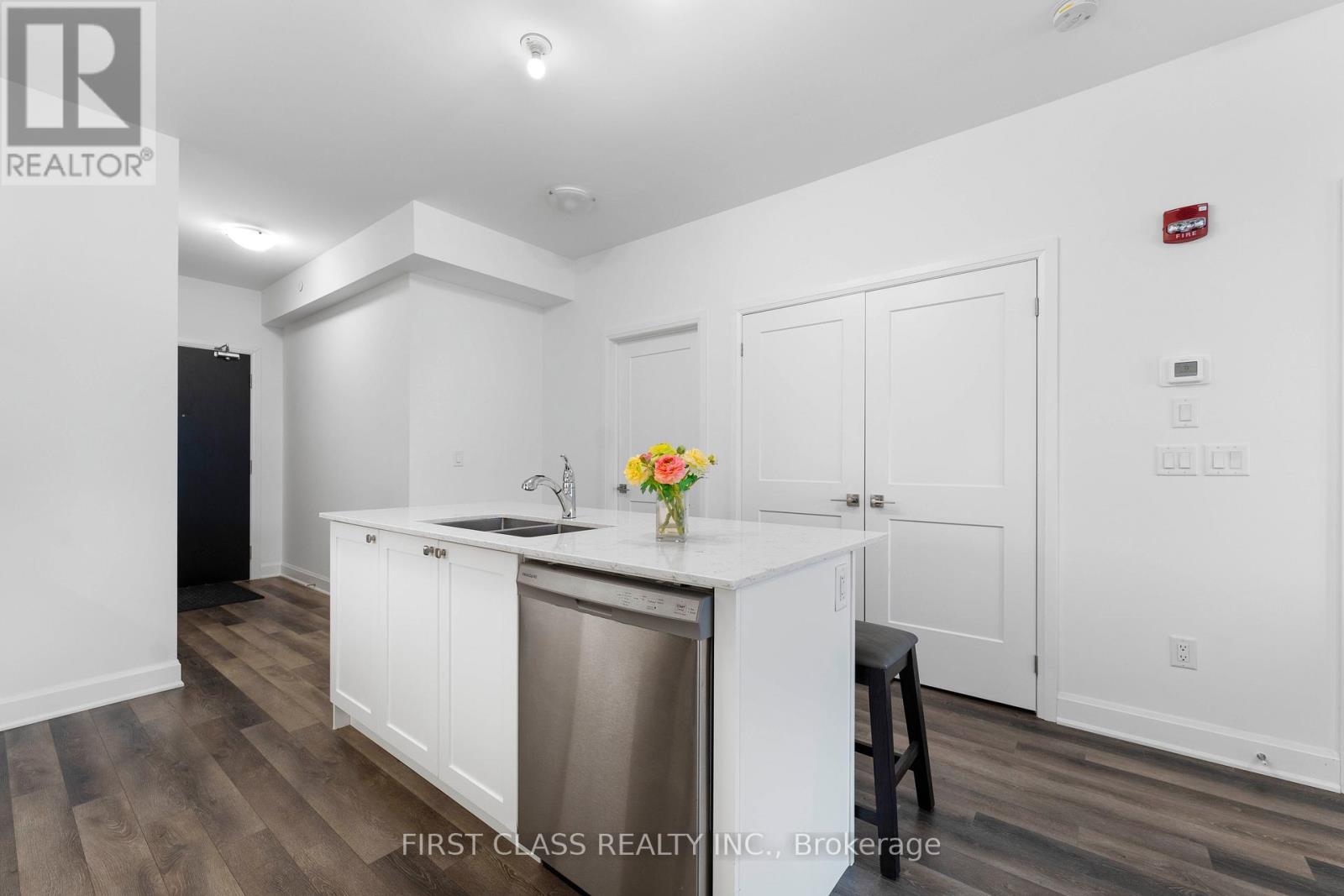 #330 50 LAKEBREEZE DRIVE - 8