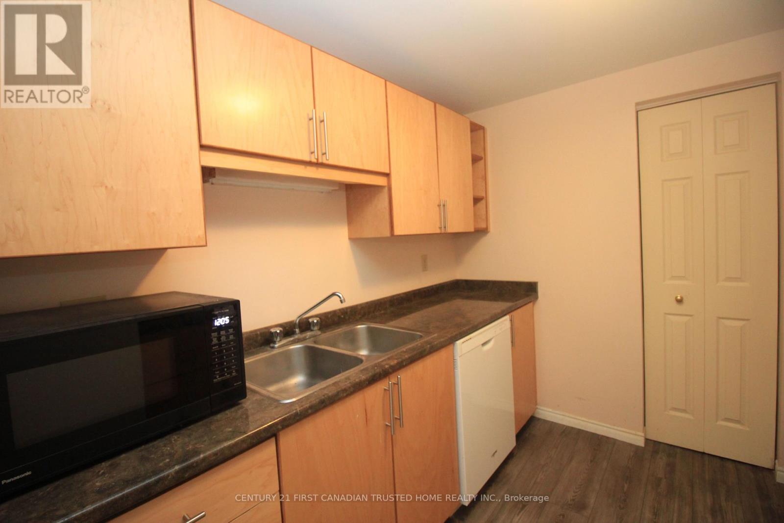 #305 155 KENT STREET - 11