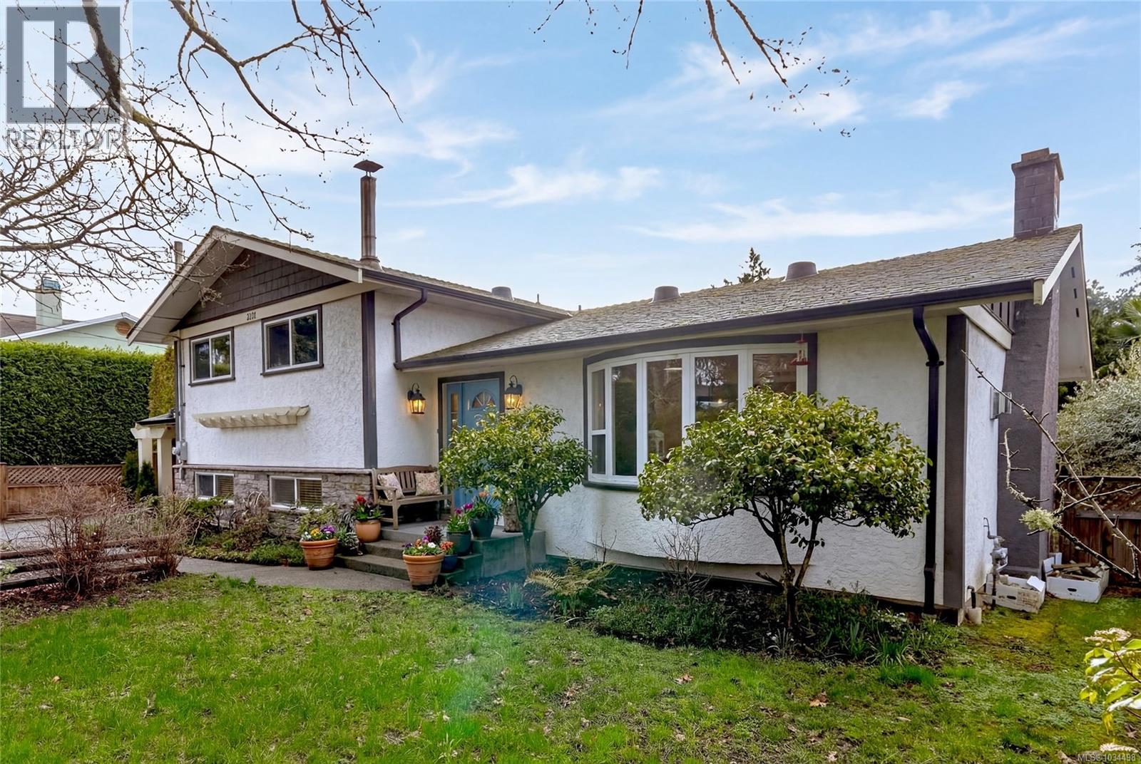  1117 Clarke Road, Central Saanich