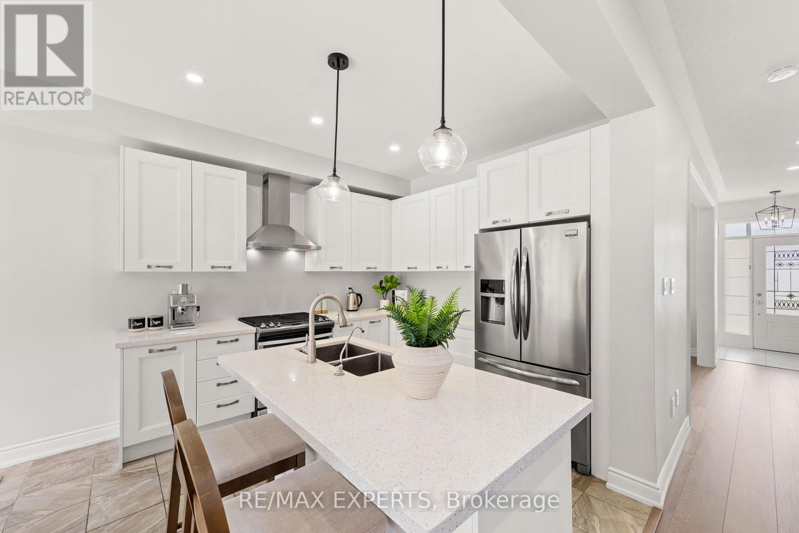 22 MANOR GLEN CRESCENT - 12