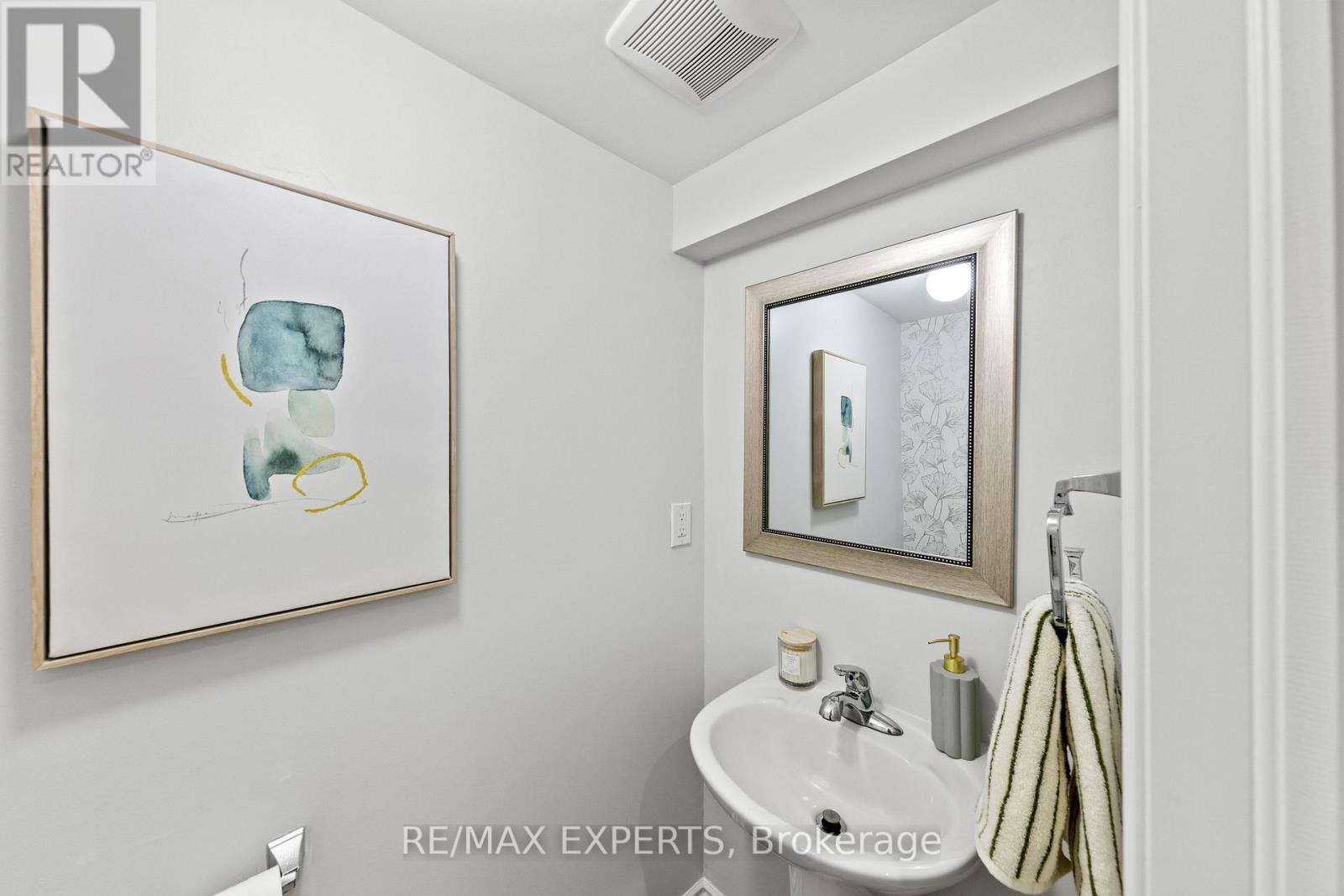 22 MANOR GLEN CRESCENT - 19