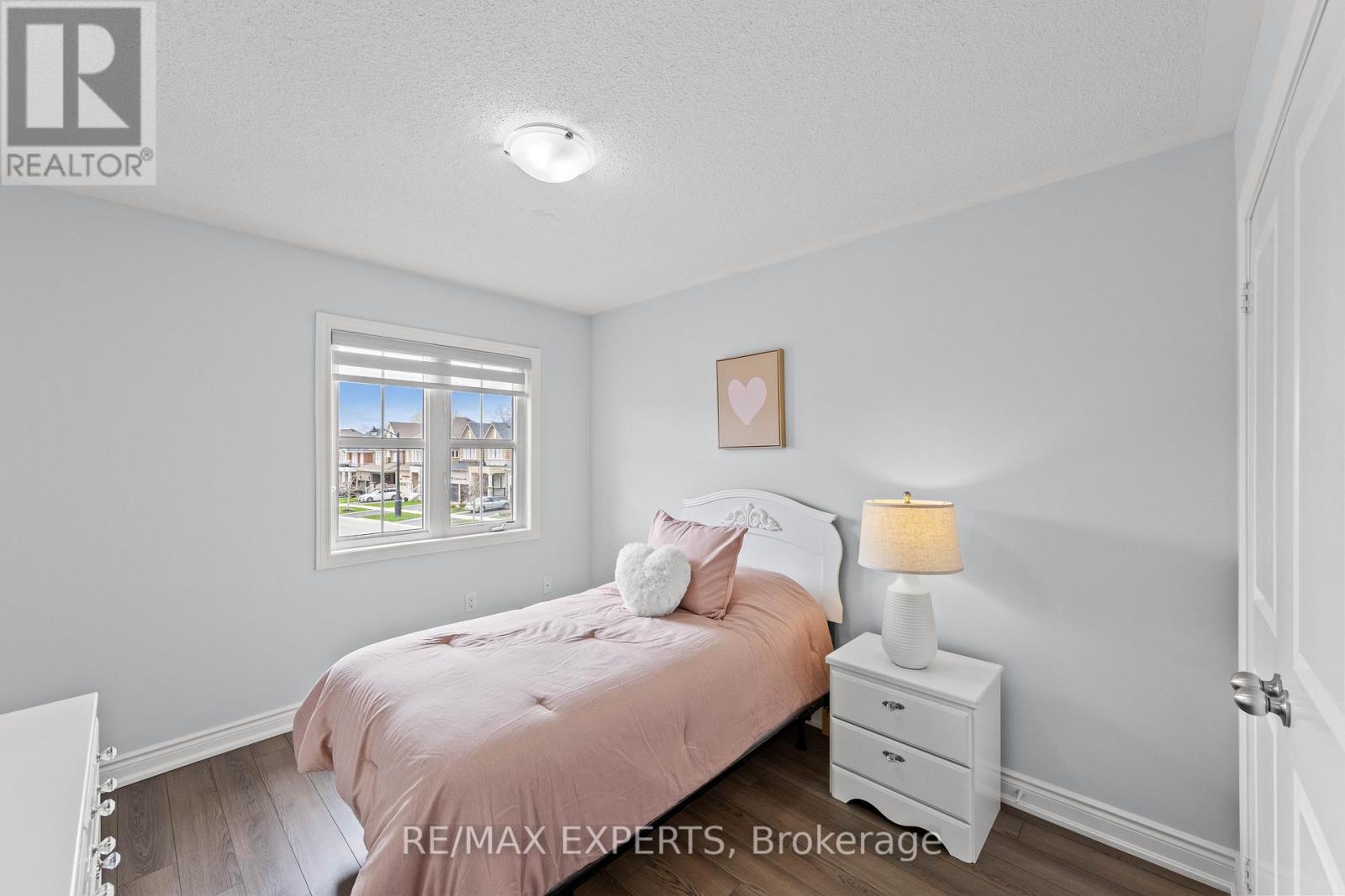 22 MANOR GLEN CRESCENT - 28