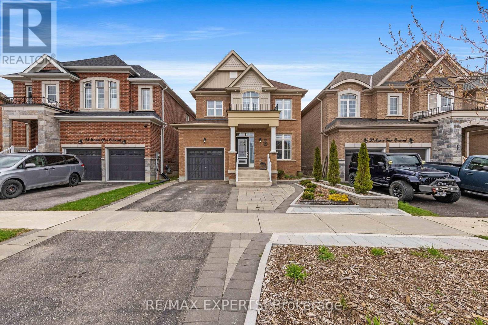 22 MANOR GLEN CRESCENT - 3