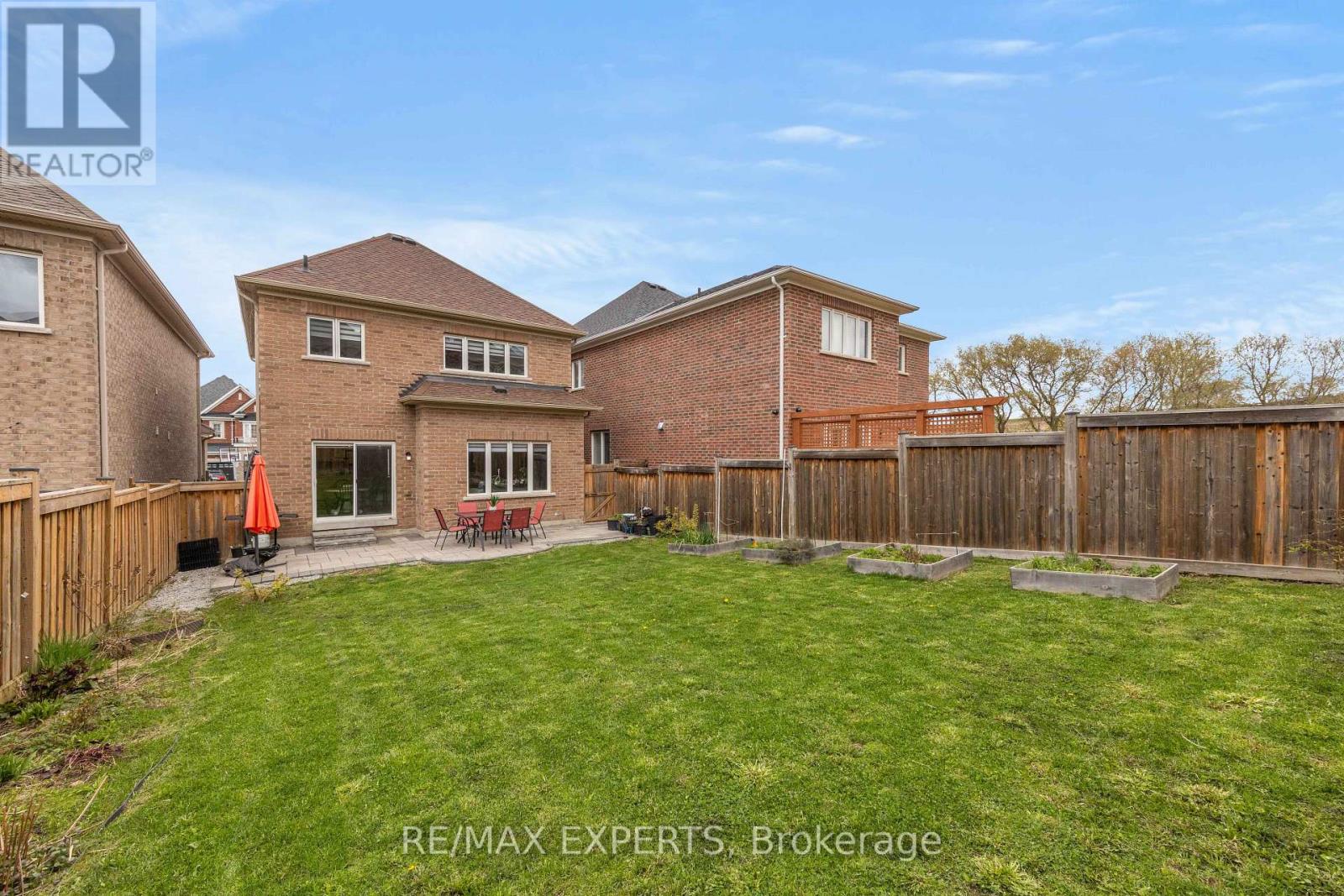 22 MANOR GLEN CRESCENT - 45