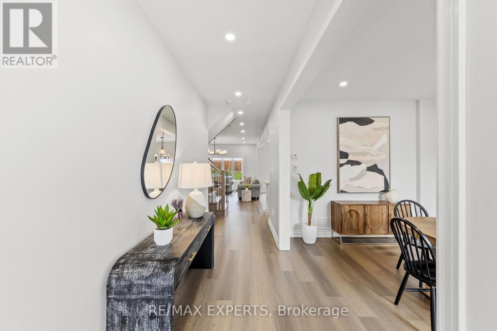 22 MANOR GLEN CRESCENT - 6