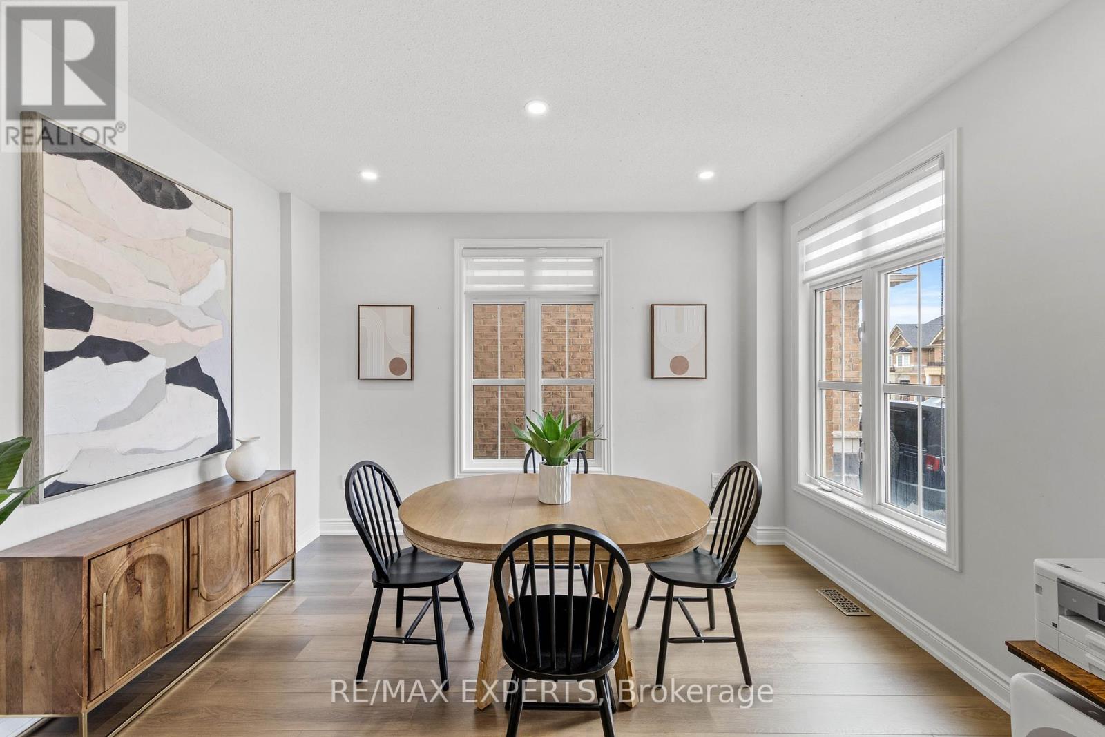 22 MANOR GLEN CRESCENT - 7
