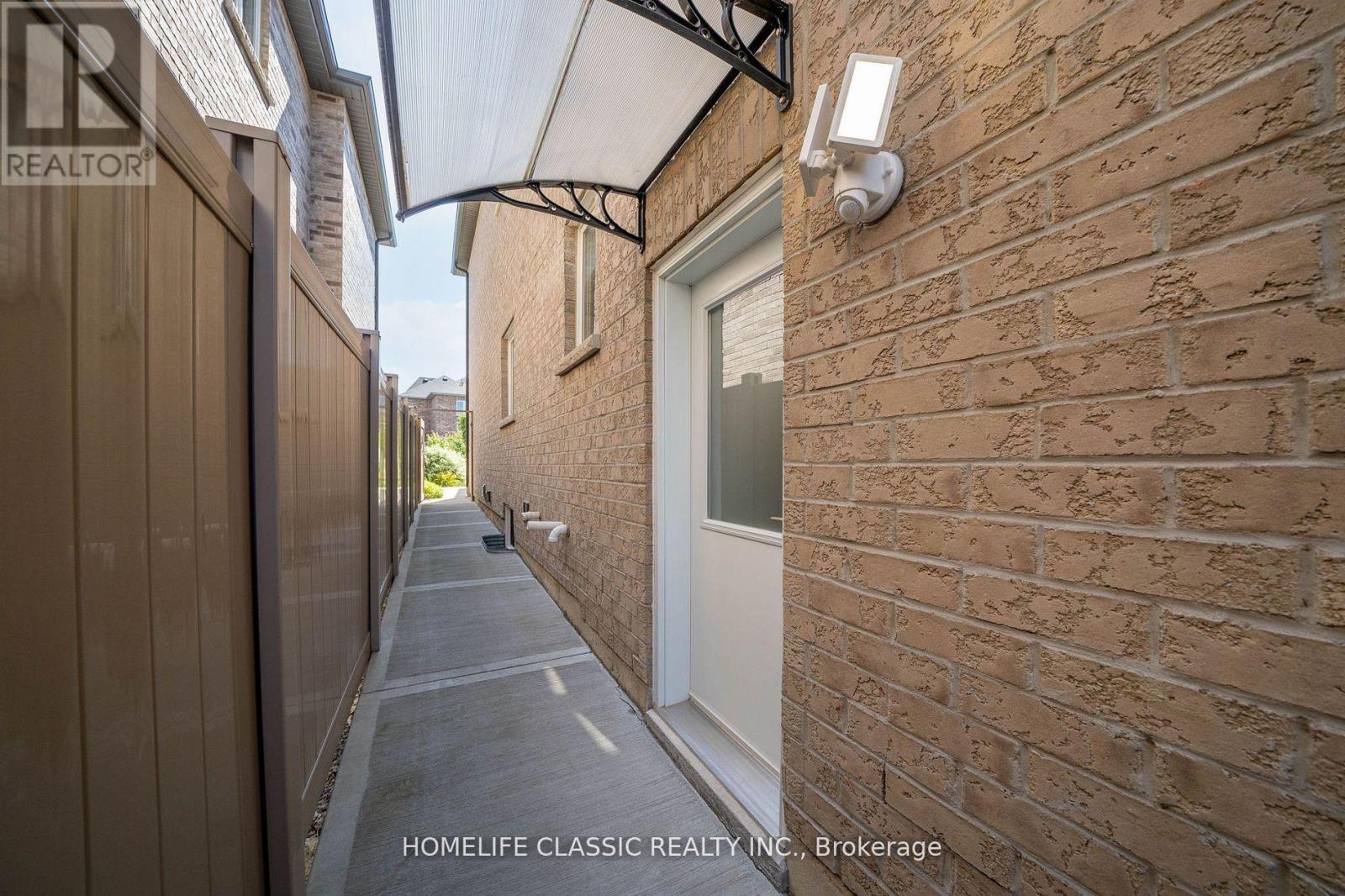 105 MCKENZIE WAY - 37
