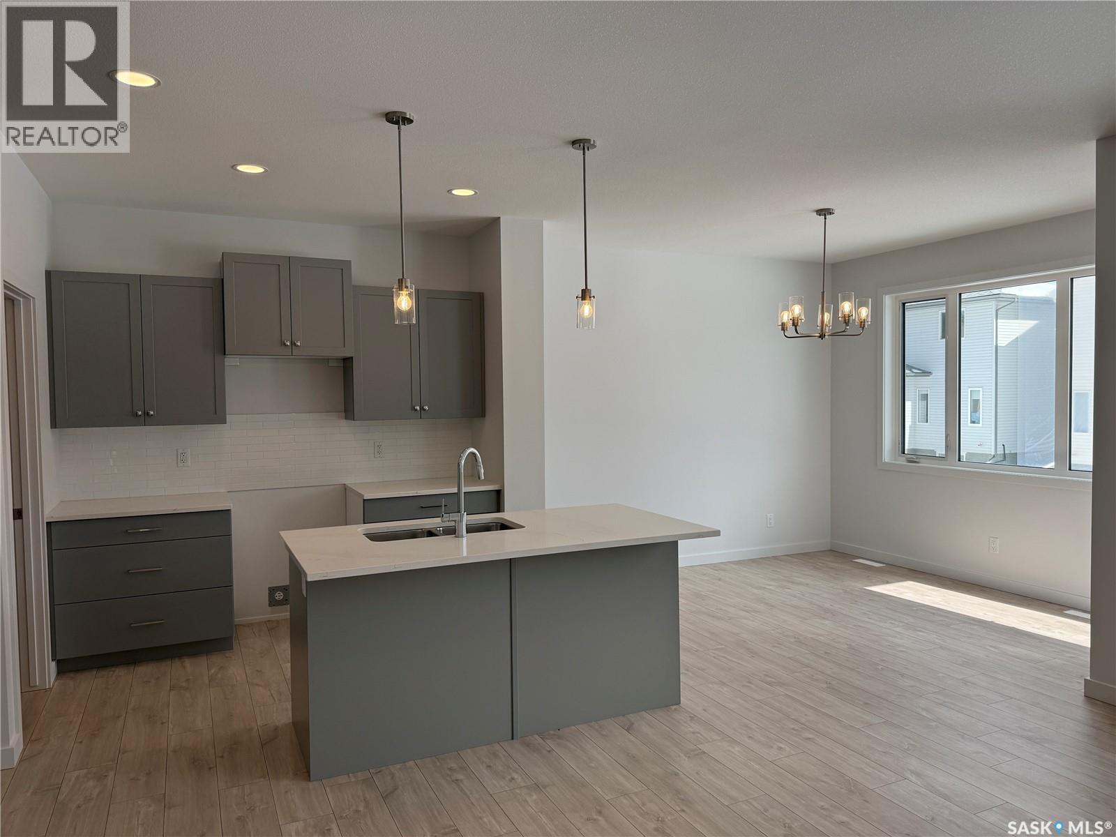 919 Traeger MANOR - 4