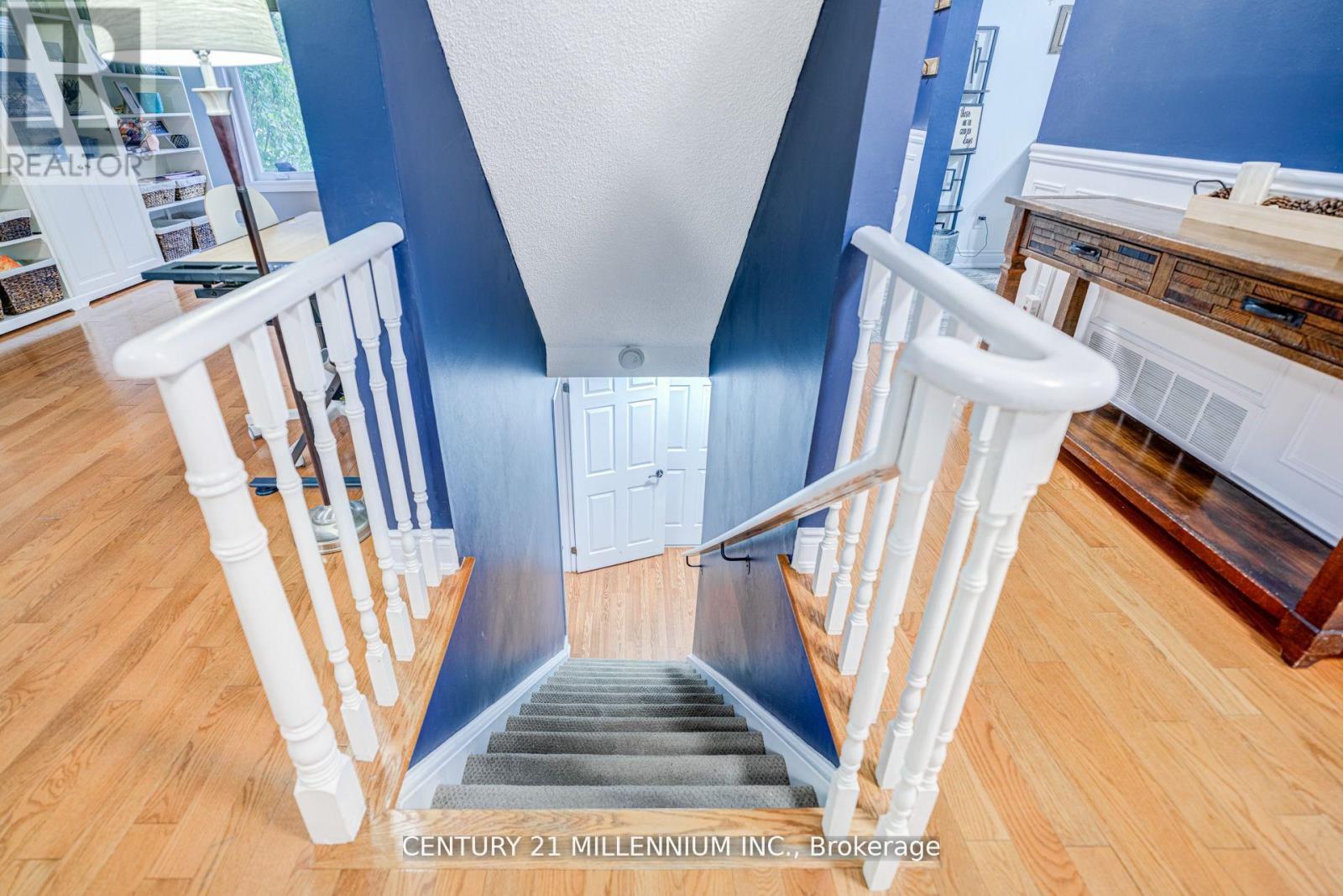 28 BRISTOL AVENUE - 25