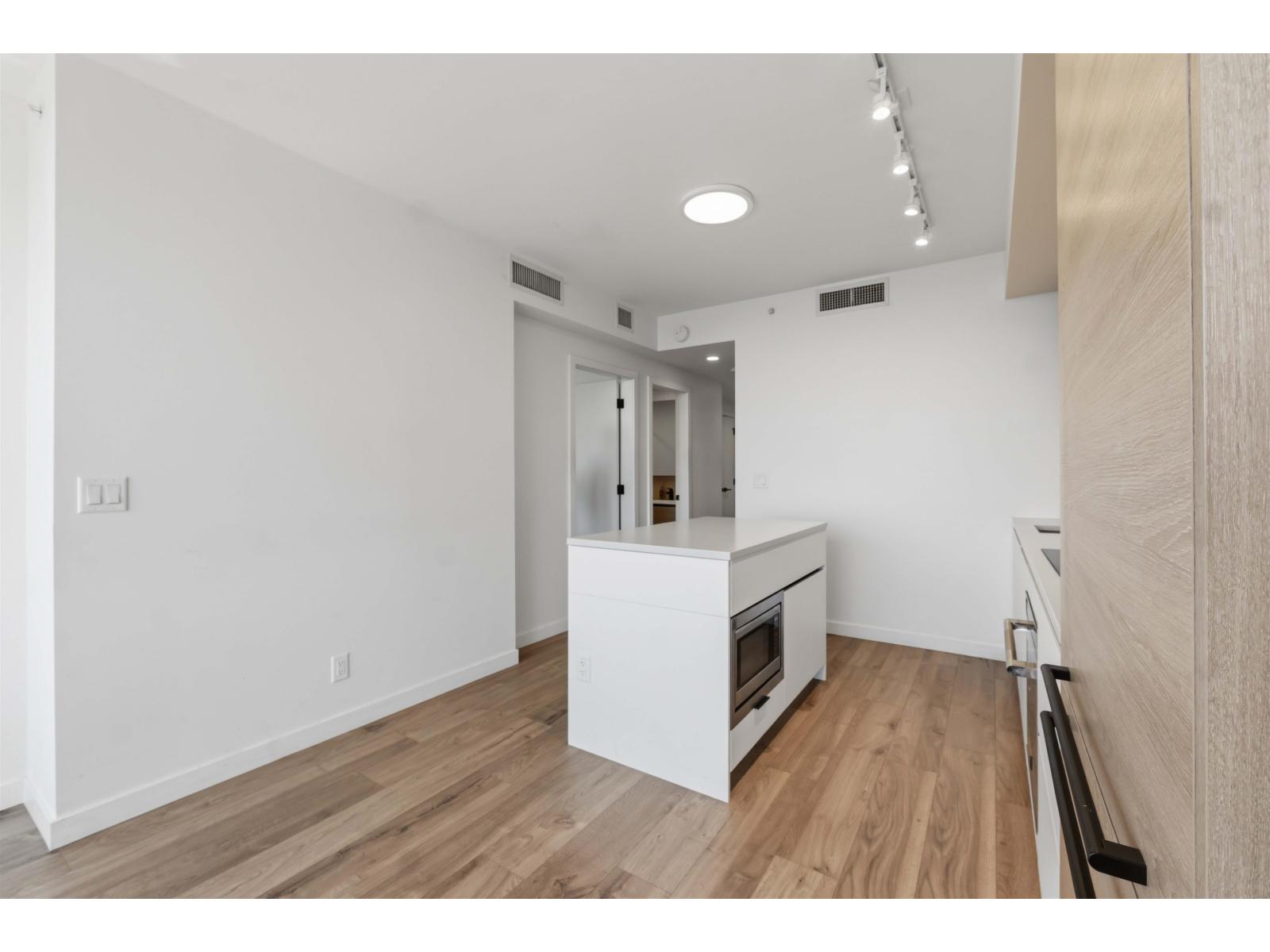2 Bed, 1 Bath House for Sale in Surrey – 2801 10448 UNIVERSITY DRIVE, Surrey - Image 4