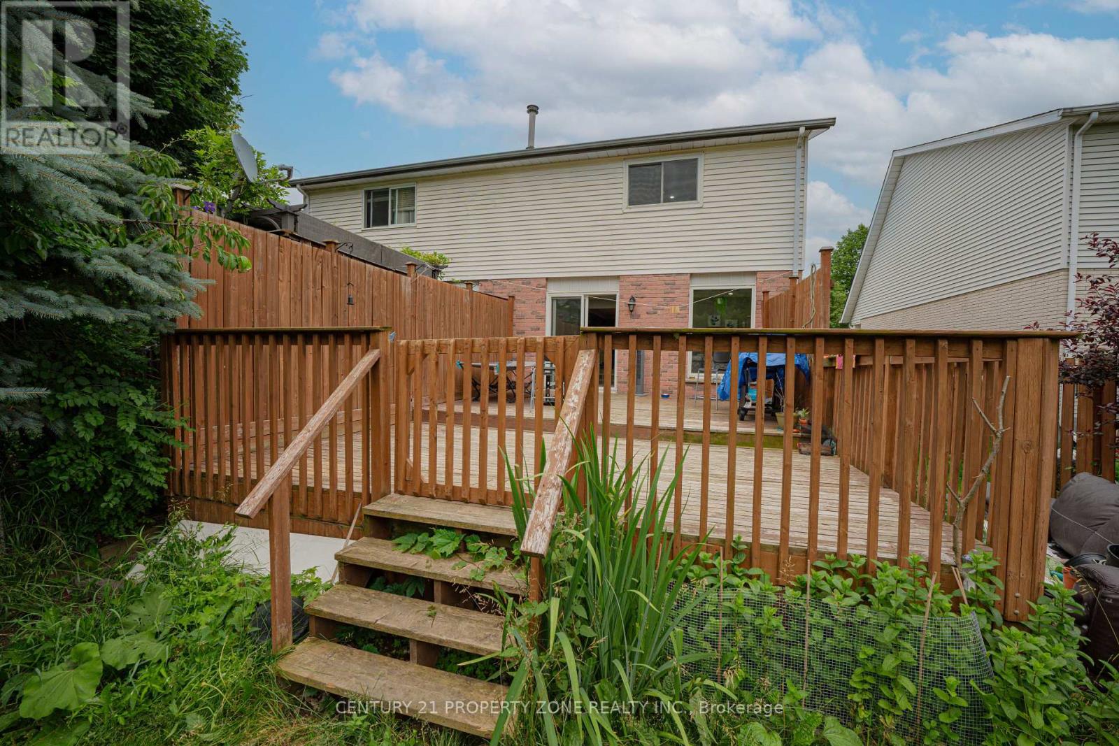 92 HIGHLAND CRESCENT - 25