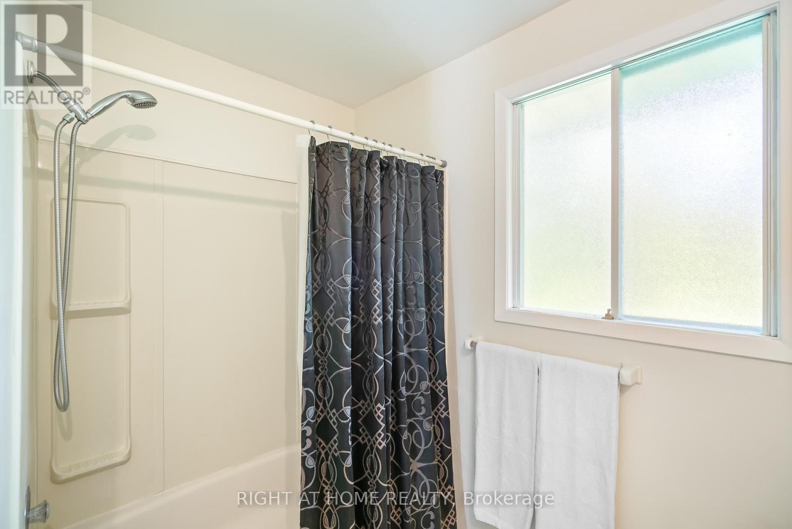 225 ANNE STREET - 20