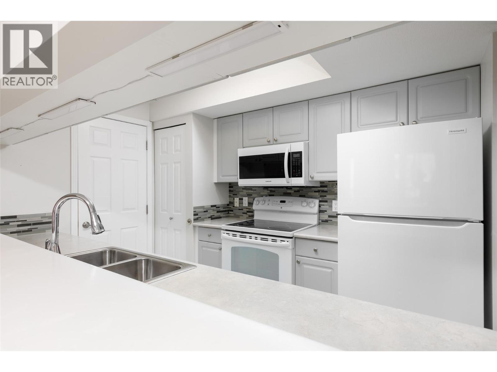 505 1160 Sunset Drive, Kelowna