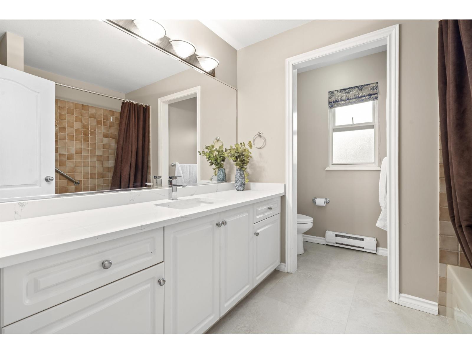 7 Bed, 4 Bath House for Sale in Surrey – 7321 146 STREET, Surrey - Image 7