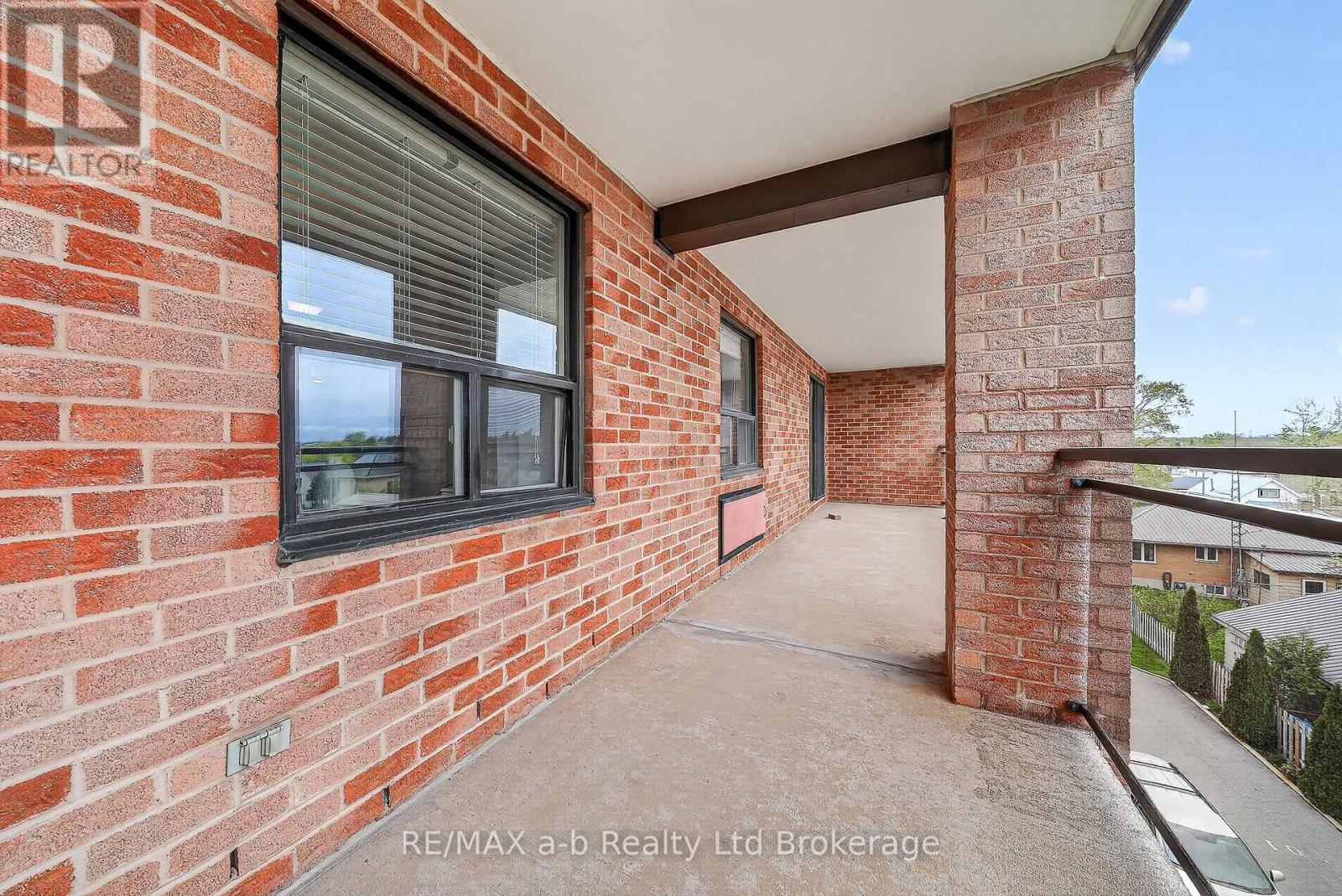 2-bedroom home for sale at 402 - 75 BRIDGE STREET E, Tillsonburg ON · photo 4 of 43