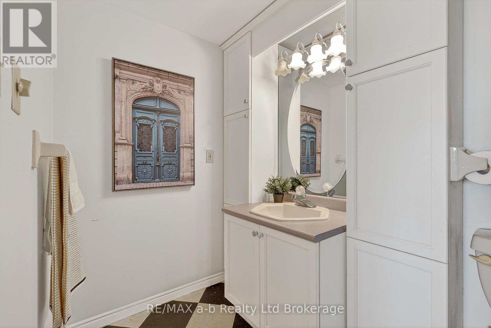 2-bedroom home for sale at 402 - 75 BRIDGE STREET E, Tillsonburg ON · photo 6 of 43