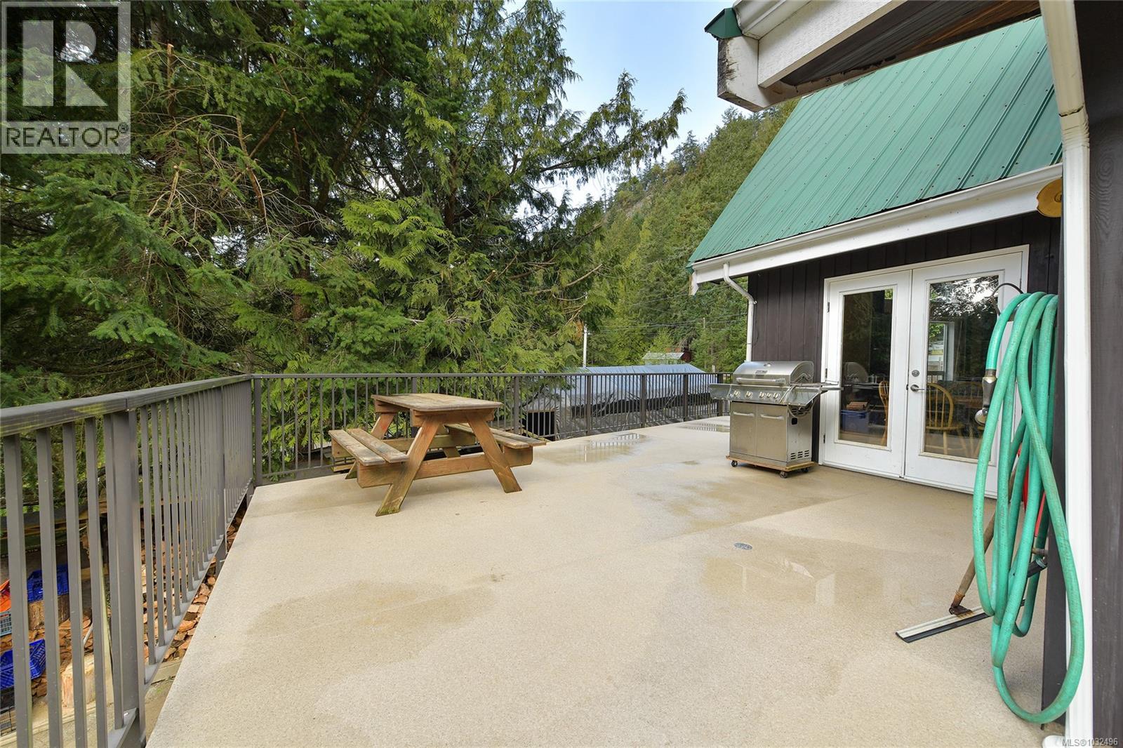 412 Wood Dale Dr - 33