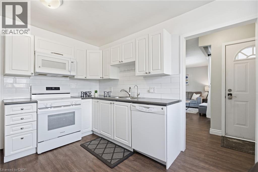 423 WESTWOOD Drive Unit# 44, Kitchener, Ontario, N2M5B5 — Photo 10
