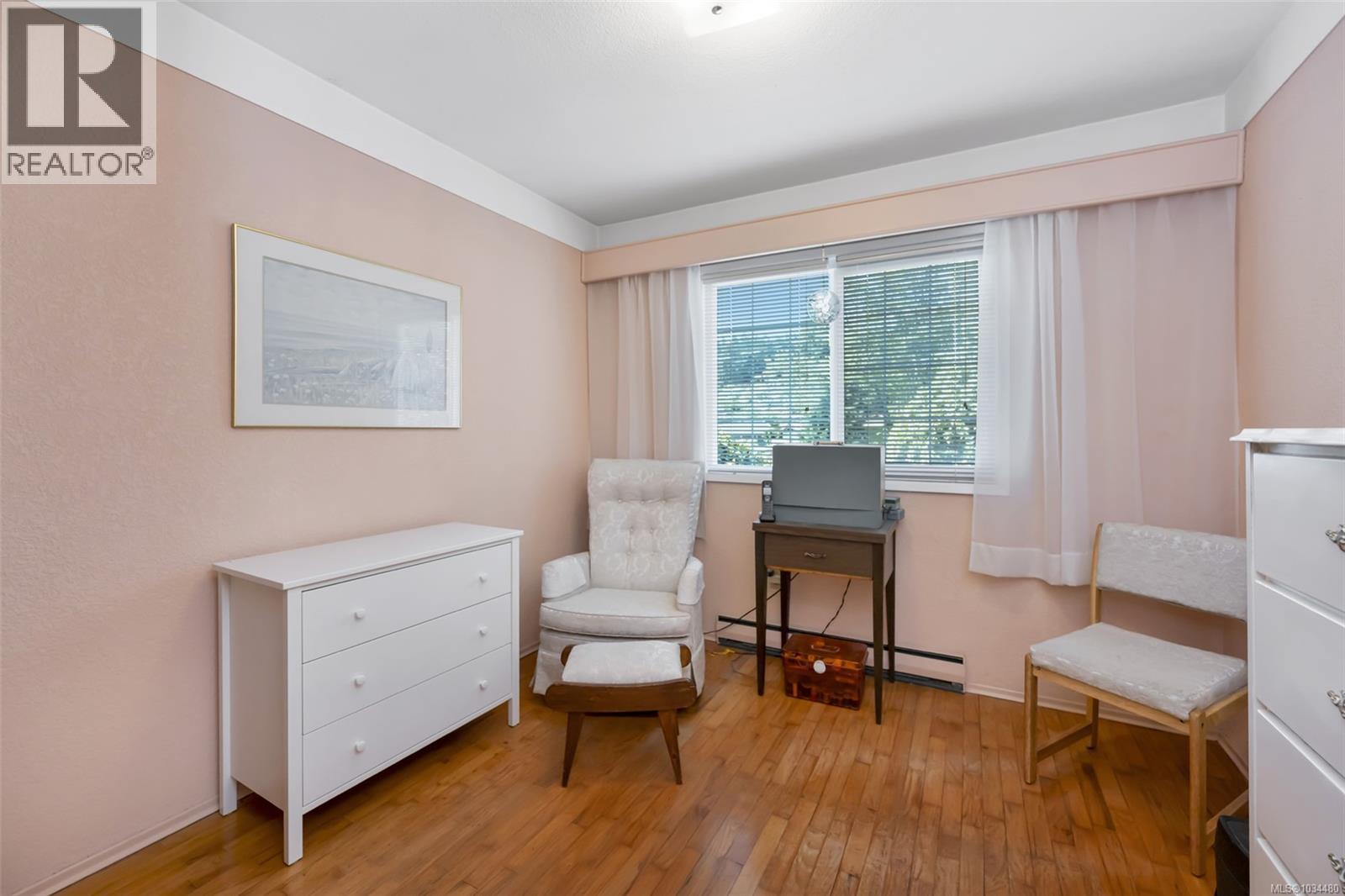  989 Abbey Road, Saanich