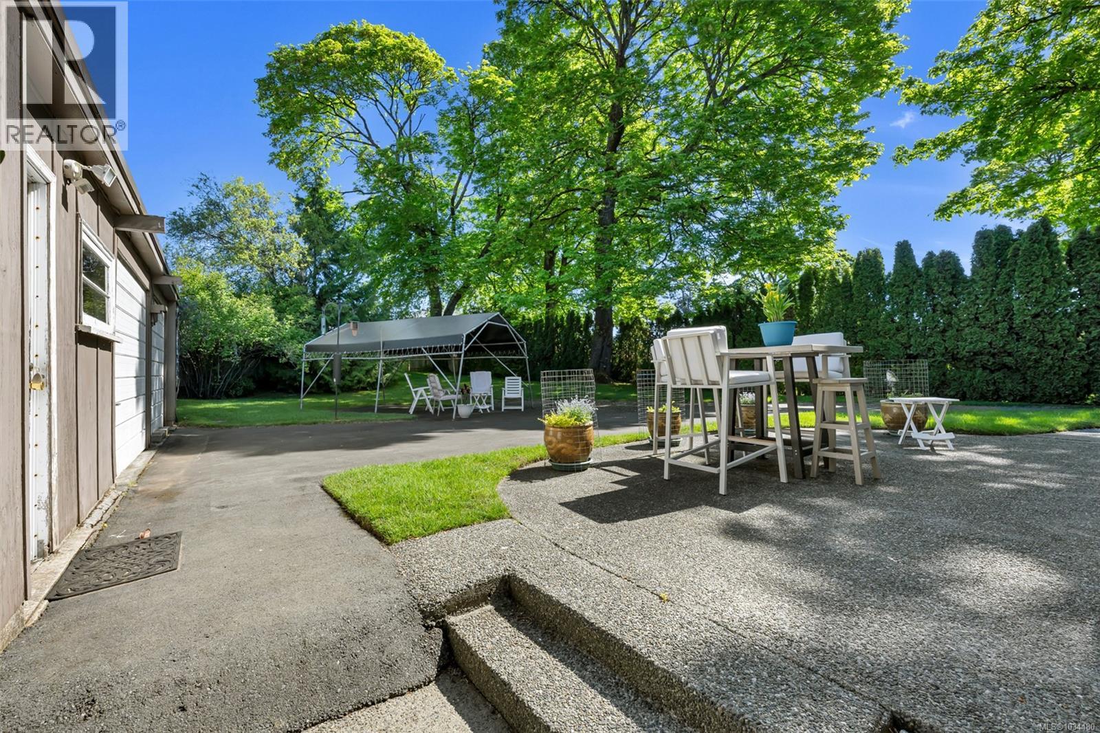  989 Abbey Road, Saanich