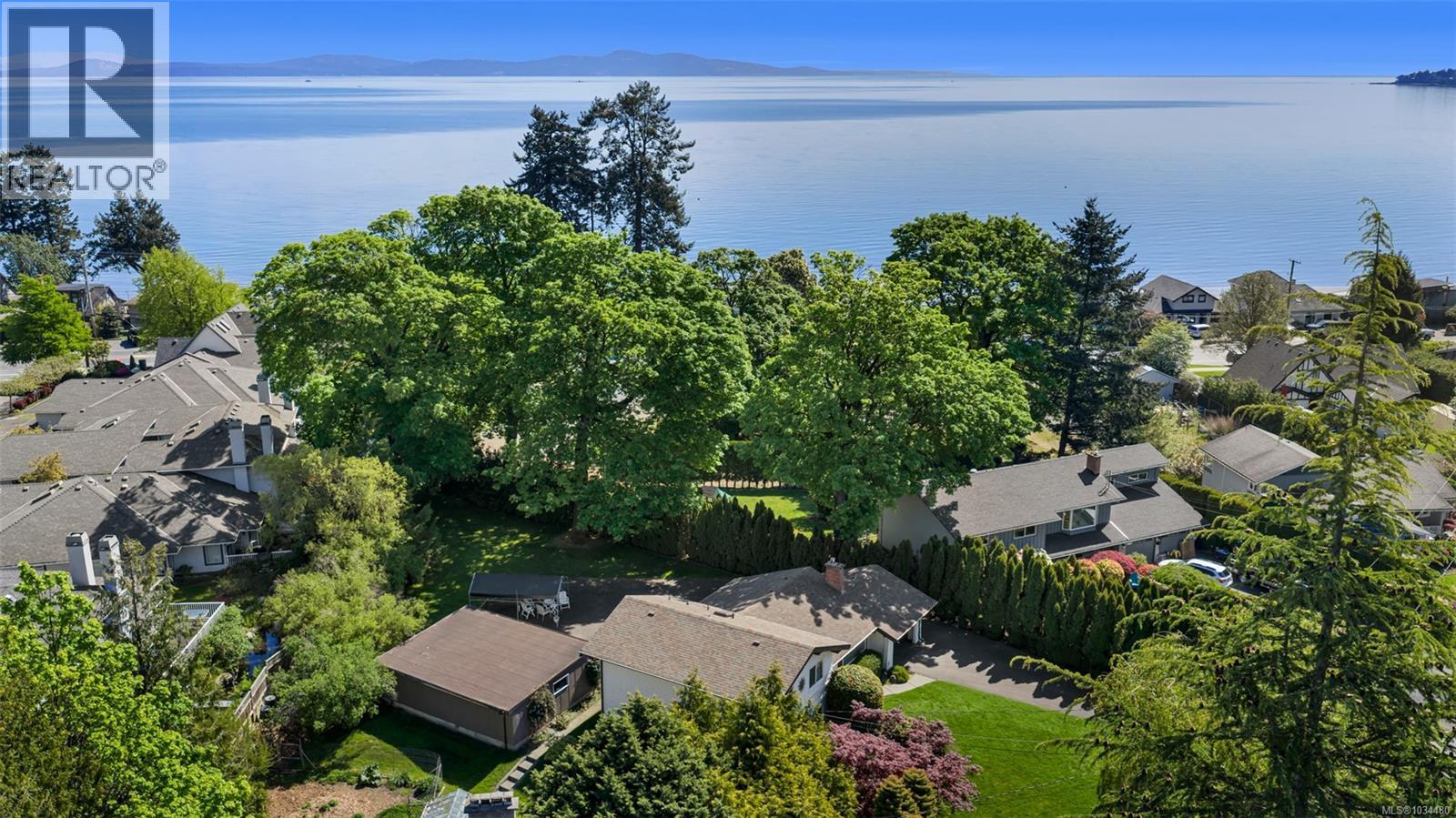  989 Abbey Road, Saanich