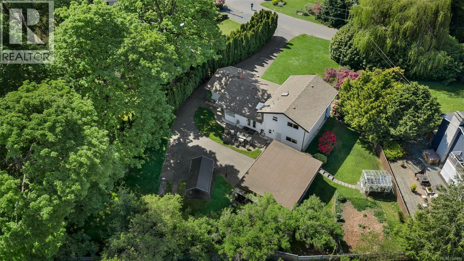  989 Abbey Road, Saanich