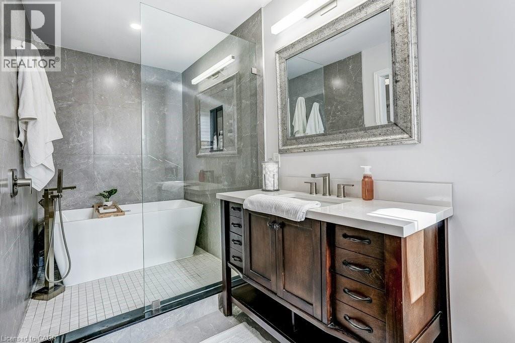 32 CRESTBANK Court, Vaughan, Ontario, L6A0B2 — Photo 40